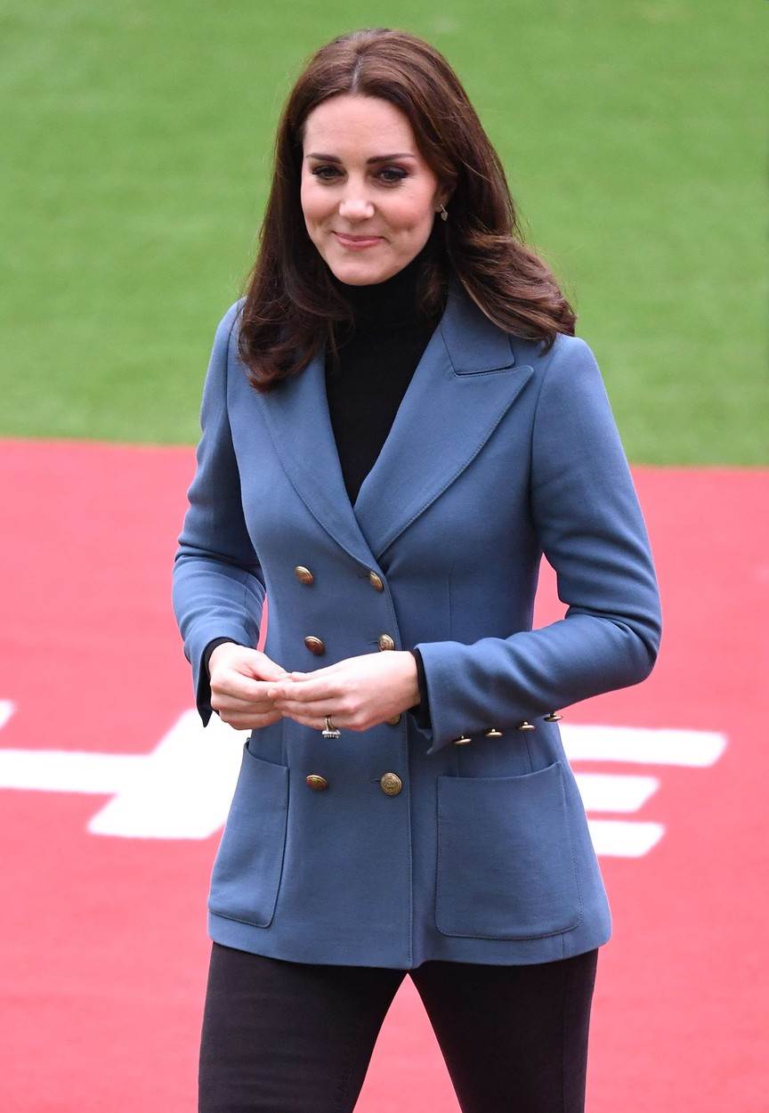 Kako Kate Middleton nosi klasične sakoe