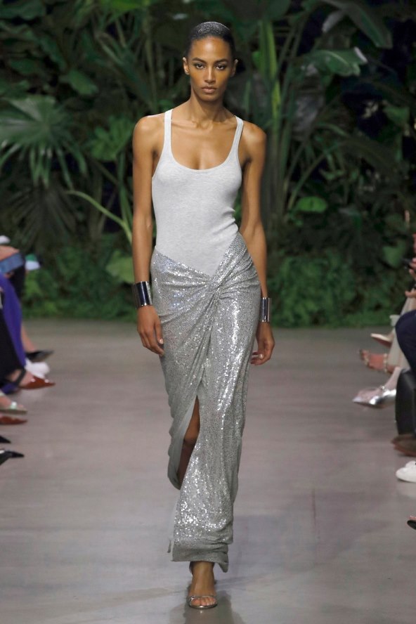 Trend metalik srebrna moda proljeće 2023