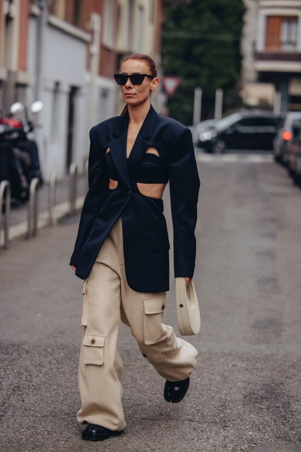 Cargo hlače trend moda 2023 kako nositi