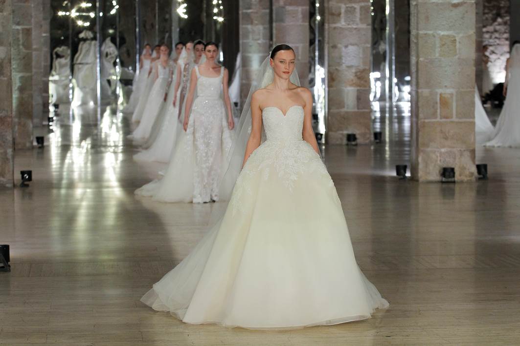 30 vjenčanica Elie Saab revija održana na Tjednu vjenčane mode u Barceloni