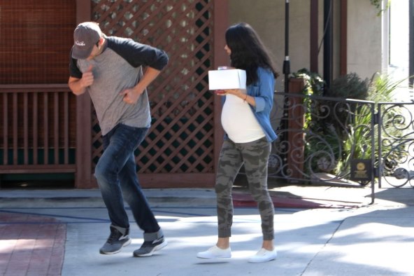*EXCLUSIVE* Pregnant Mila Kunis and Ashton Kutcher spotted While Satisfying Their Sweet Tooth.jpeg
