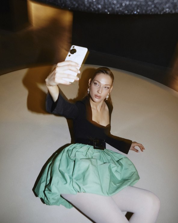 Ikona stila Marija Antoaneta u suvremenom izdanju pametni telefon Huawei