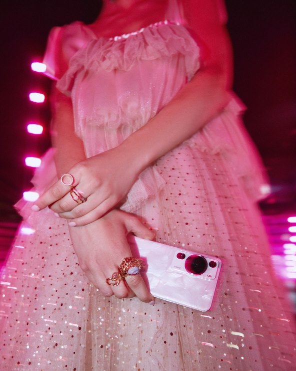 Ikona stila Marija Antoaneta u suvremenom izdanju pametni telefon Huawei