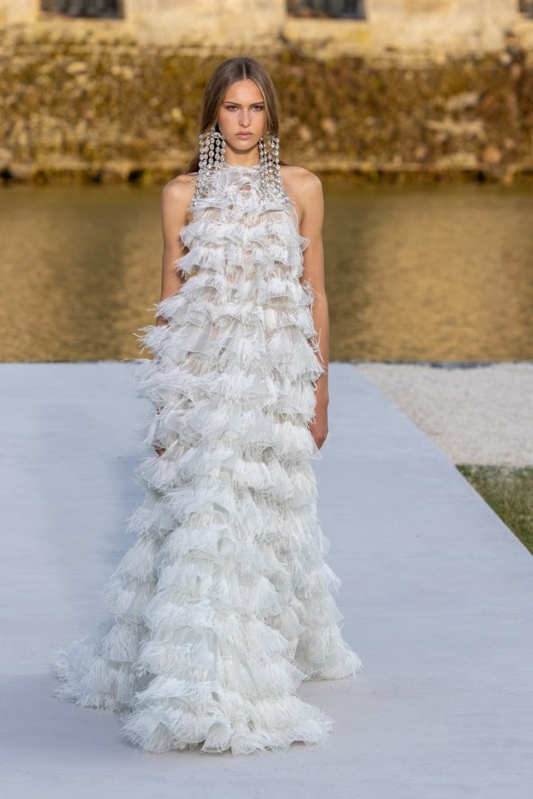 Valentino reviju visoke mode otvorila Kaia Gerber noseći traperice