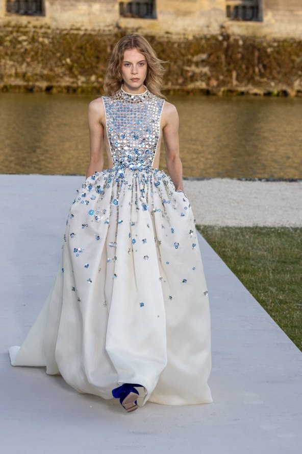 Valentino reviju visoke mode otvorila Kaia Gerber noseći traperice