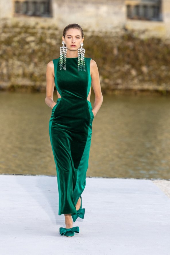 Valentino reviju visoke mode otvorila Kaia Gerber noseći traperice