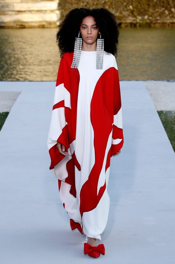 Valentino reviju visoke mode otvorila Kaia Gerber noseći traperice