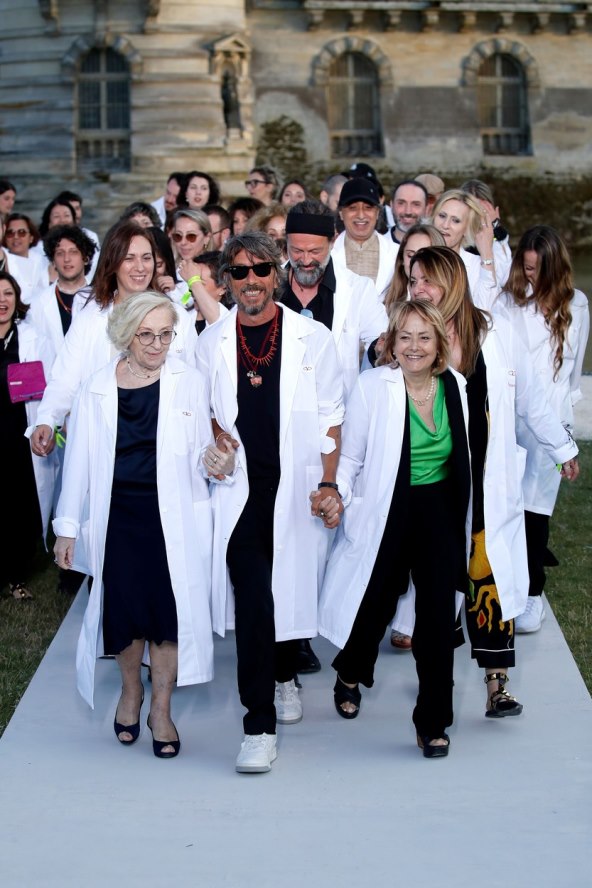 Valentino reviju visoke mode otvorila Kaia Gerber noseći traperice