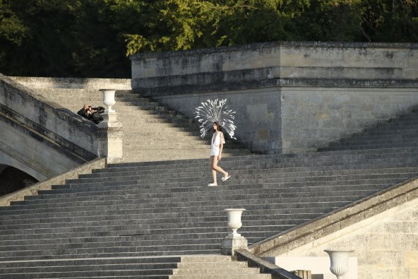Valentino reviju visoke mode otvorila Kaia Gerber noseći traperice