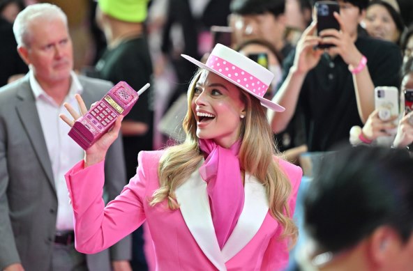 Barbie modne lookove potpisuju luksuzne modne kuće