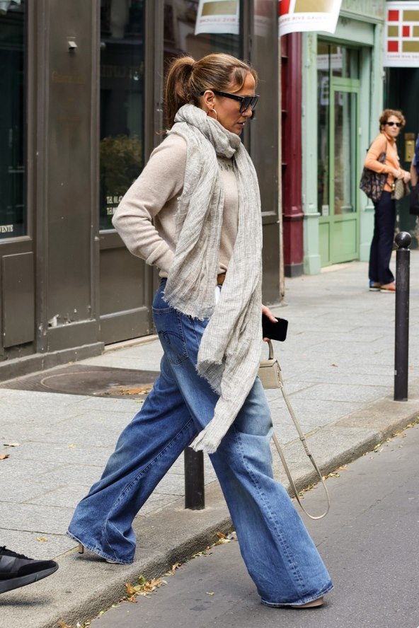 Jennifer Lopez nosi casual stil i džemper s porukom