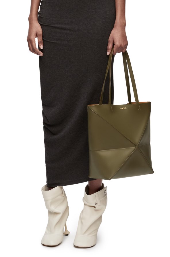Jennifer Lawrence nosi trendi Loewe torbu