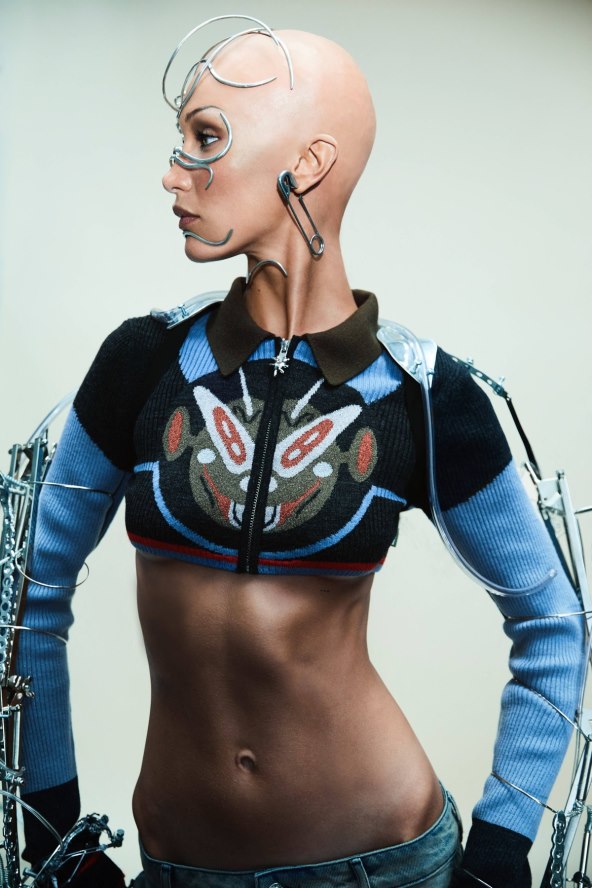Bella Hadid ćelavi AI robot kampanja Marc Jacobs jesen 2023