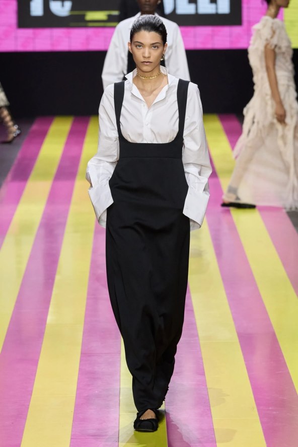 CHRISTIAN DIOR NA TJEDNU MODE U PARIZU: Maria Grazia Chiuri još glasnije ukazuje na vezu mode, umjetnosti i prava žena