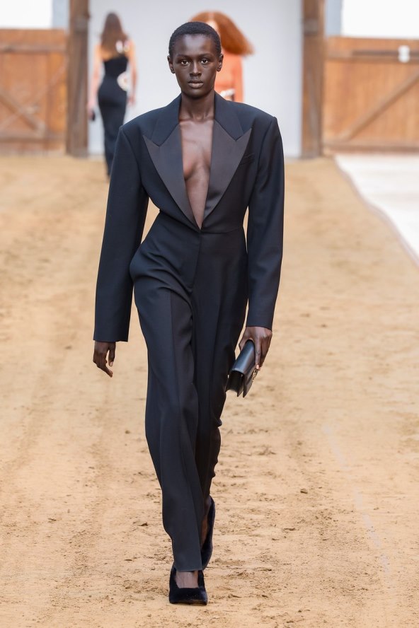 Modni trend jesen 2023 power dressing blejzeri i odijela