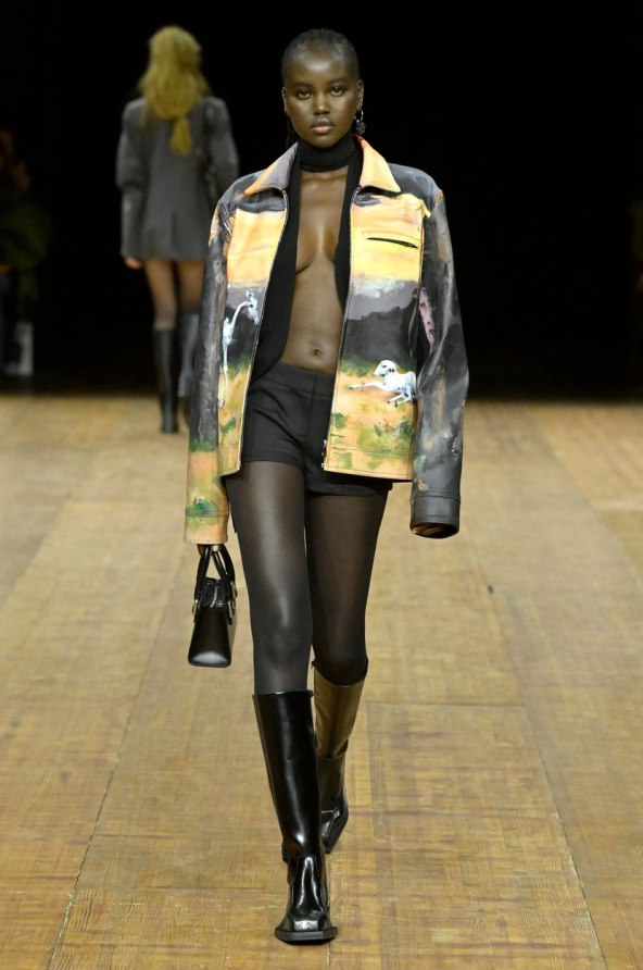 Coperni modna revija jesen 2023 psi roboti