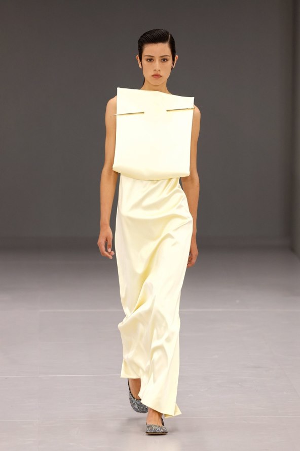 Loewe kolekcija za proljeće 2024 predstavljena na Tjednu mode u Parizu