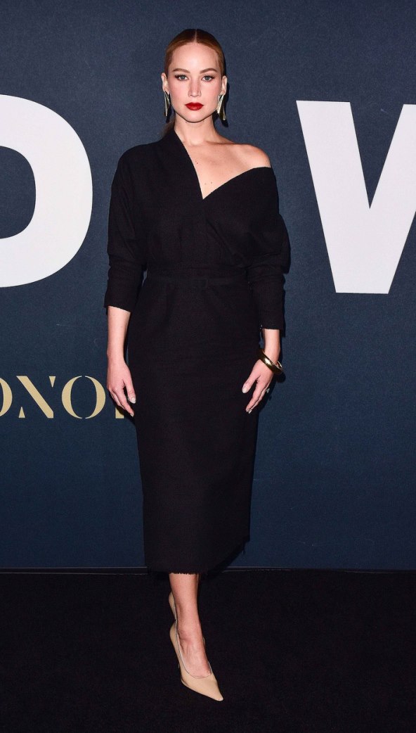Jennifer Lawrence nosi Dior crnu haljinu 