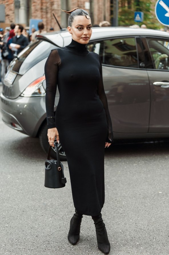 Street style inspiracija kako nositi suknju i čizme