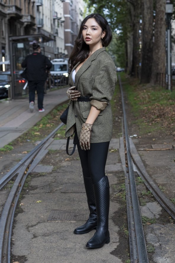 Street style inspiracija kako nositi suknju i čizme