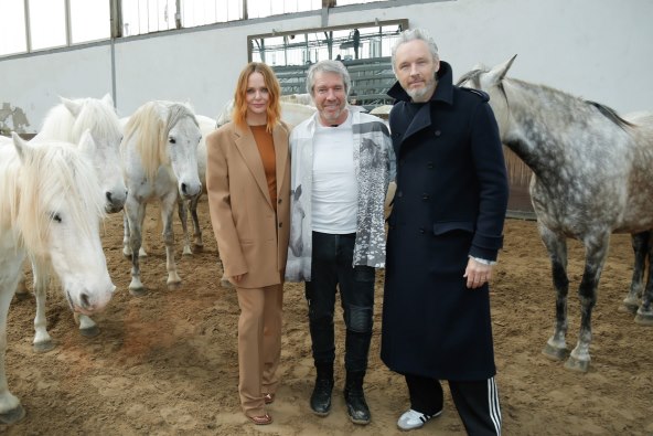 Stella McCartney modna revija i konji 