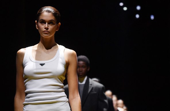 Saint Laurent luksuzna majica bez rukava prodaje se po cijeni od 390 eura