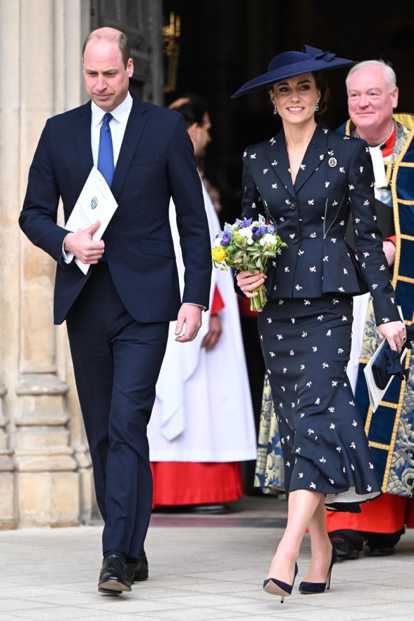 Kate Middleton u elegantnom kompletu sa suknjom