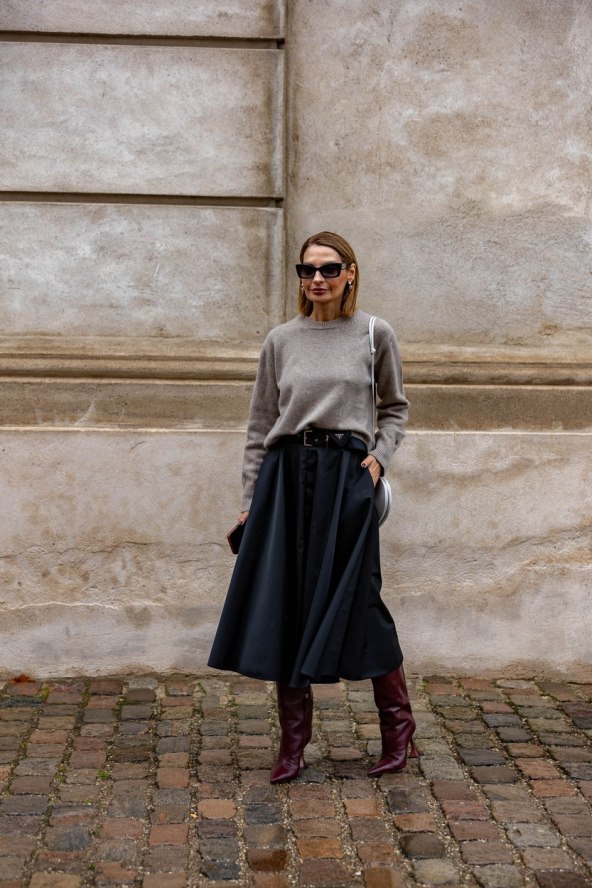 Street style inspiracija kako nositi suknju i čizme