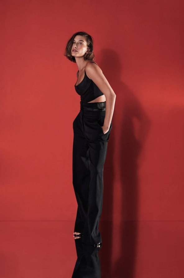 Hailey Bieber je zvijezda Calvin Klein blagdanske kampanje 2023