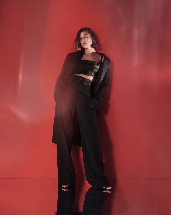 Hailey Bieber je zvijezda Calvin Klein blagdanske kampanje 2023