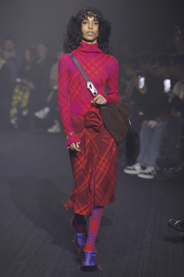 Tartan i karirani uzorci modni trend za blagdane 2023