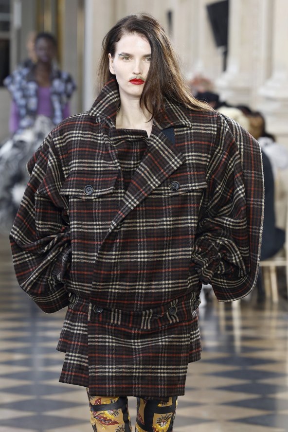Tartan i karirani uzorci modni trend za blagdane 2023