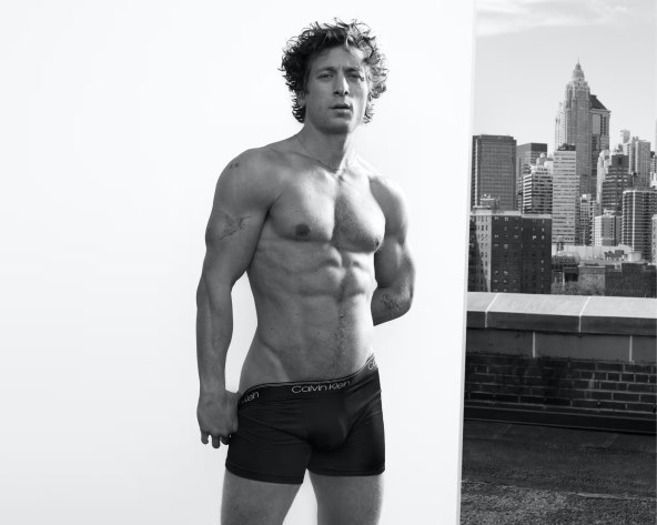 Glumac Jeremy Allen White zvijezda kampanje za Calvin Klein