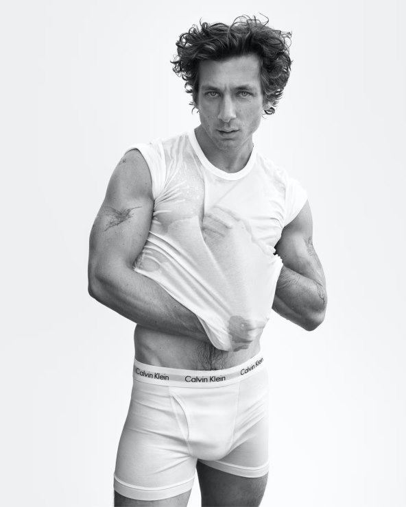 Glumac Jeremy Allen White zvijezda kampanje za Calvin Klein