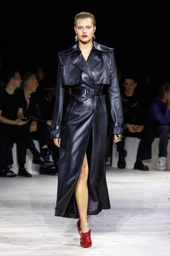 Kožni kaputi trend zima 2024