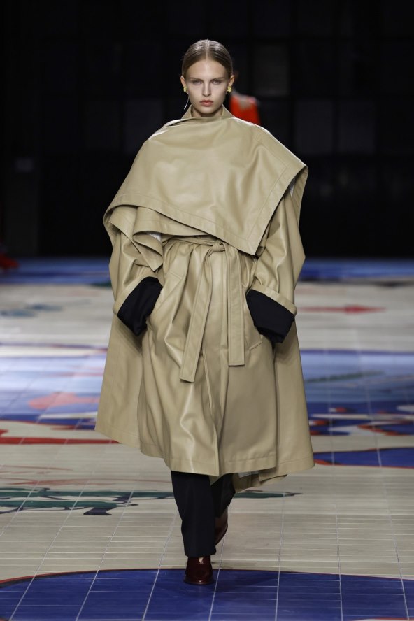 Kožni kaputi trend zima 2024