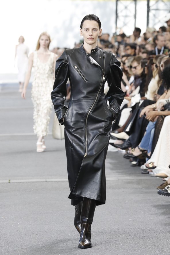 Kožni kaputi trend zima 2024