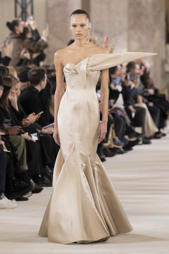 Schiaparelli u velikom stilu otvorio Tjedan vioske mode