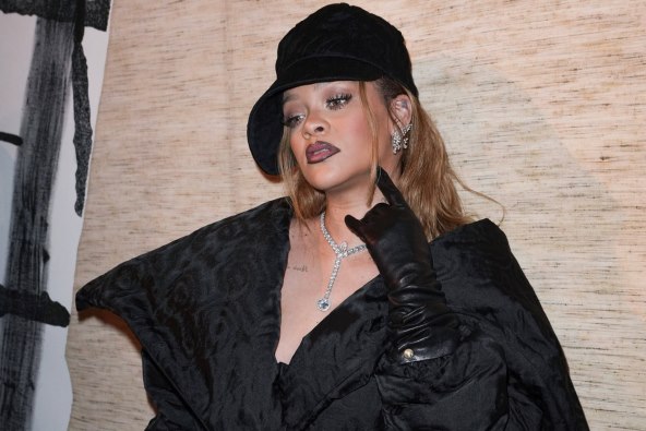 Rihanna nosi Dior modnu kombinaciju