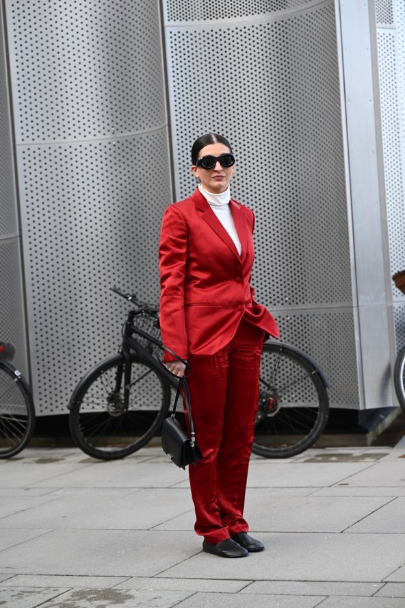 Kako nositi crvenu boju street style