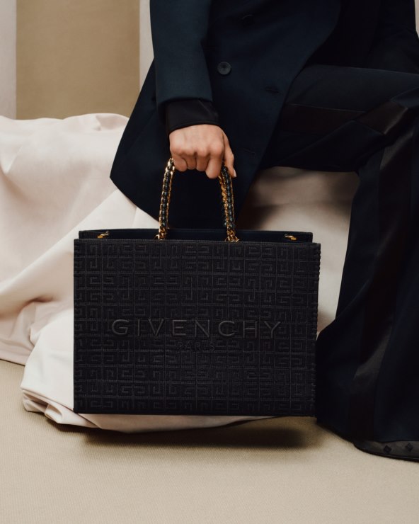 Givenchy elegantna blagdanska kolekcija 2023