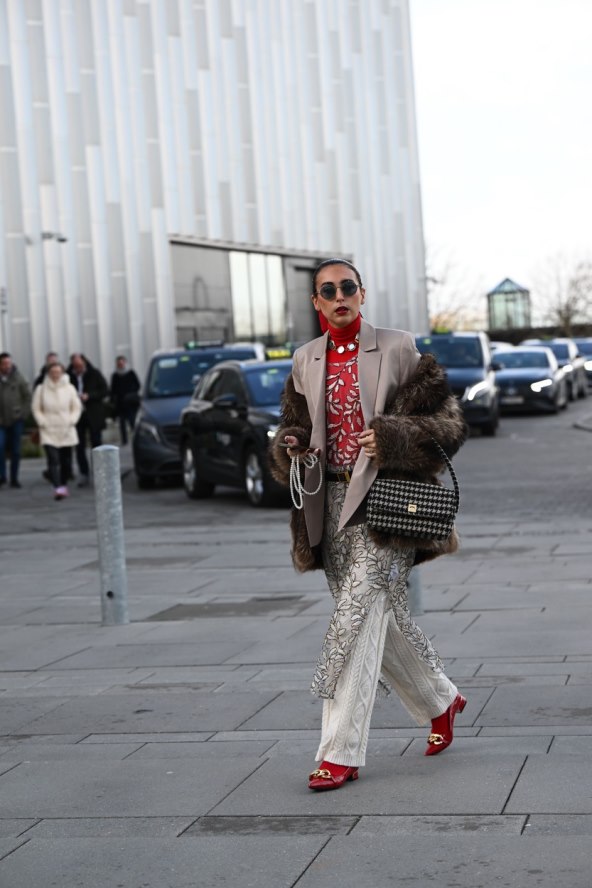 Kako nositi crvenu boju street style