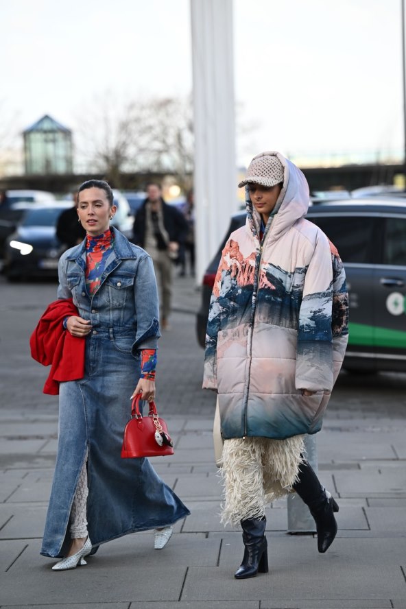 Kako nositi crvenu boju street style