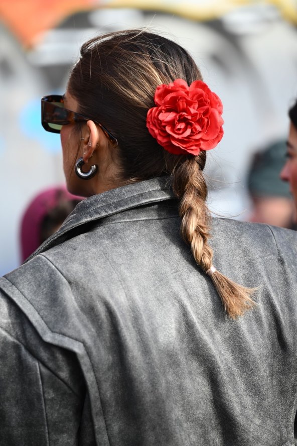 Kako nositi crvenu boju street style