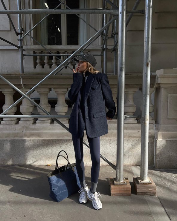 10 inspo outfita s bijelim tenisicama