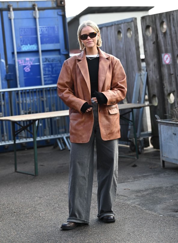 Sivi traper modni trend 2024