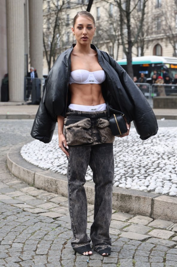 Sivi traper modni trend 2024