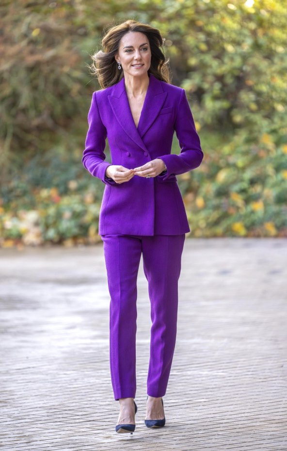 Kate Middleton u ljubičastom odijelu