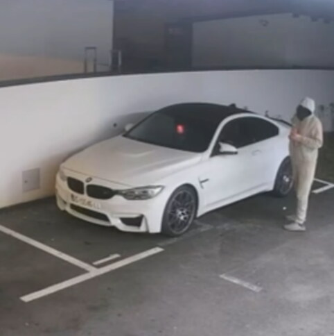 Influenceru Croatosu zapalili automobil