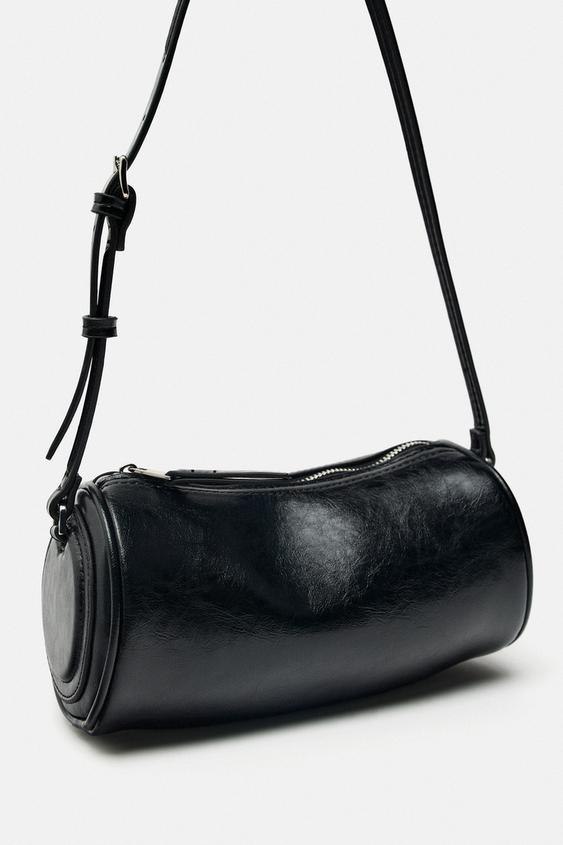 Gigi Hadid u monokromatskom crnom izdanju